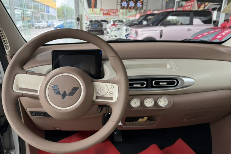 五菱汽车 宏光MINIEV 2025款 四门版 进阶款中控内饰7001