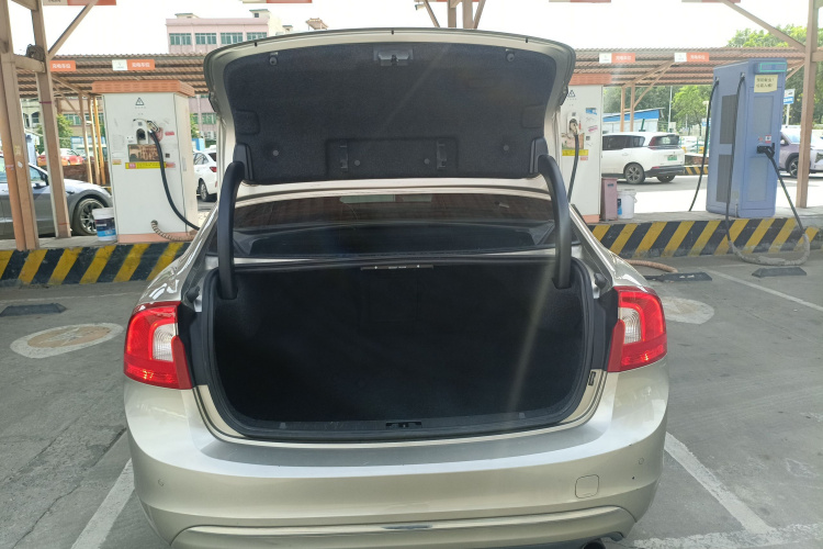 沃尔沃S60 2016款 S60L T4 智远版机舱底盘23