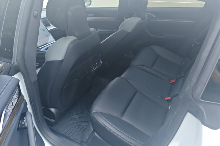 哪吒汽车 哪吒S 2022款 增程版 1160km 后驱中版中控内饰7002