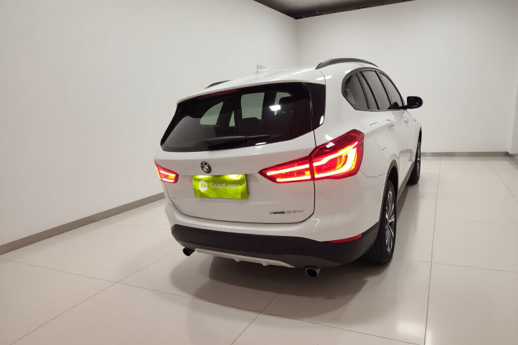 宝马X1 2019款 xDrive20Li 尊享型车身外观6