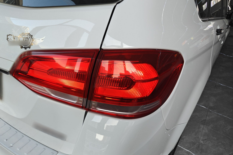 哈弗H6 2021款 运动版 1.5T 自动精英智联型 六边形格栅车身外观9