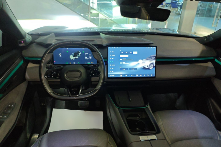 领克08 EM-P 2025款 220km 四驱性能Halo中控内饰7002