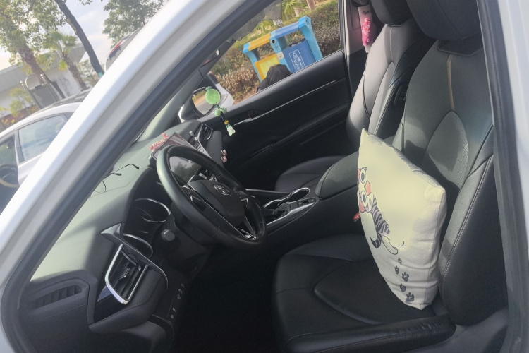 丰田 凯美瑞 2021款 2.0G 豪华版中控内饰19