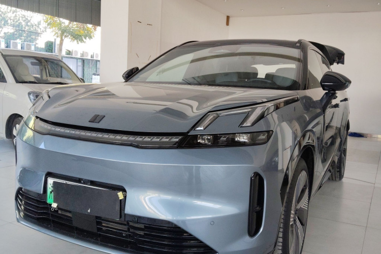 领克08 EM-P 2025款 220km 四驱性能Halo车身外观1