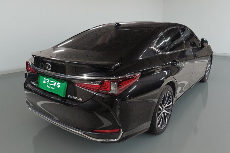 雷克萨斯ES 2022款 300h 臻享版车身外观7