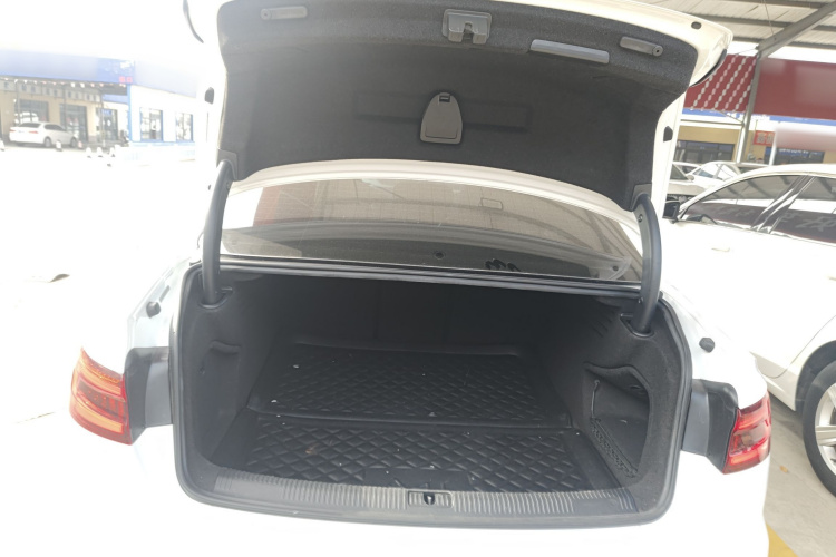 奥迪A4L 2019款 40 TFSI 进取型 国VI局部细节23