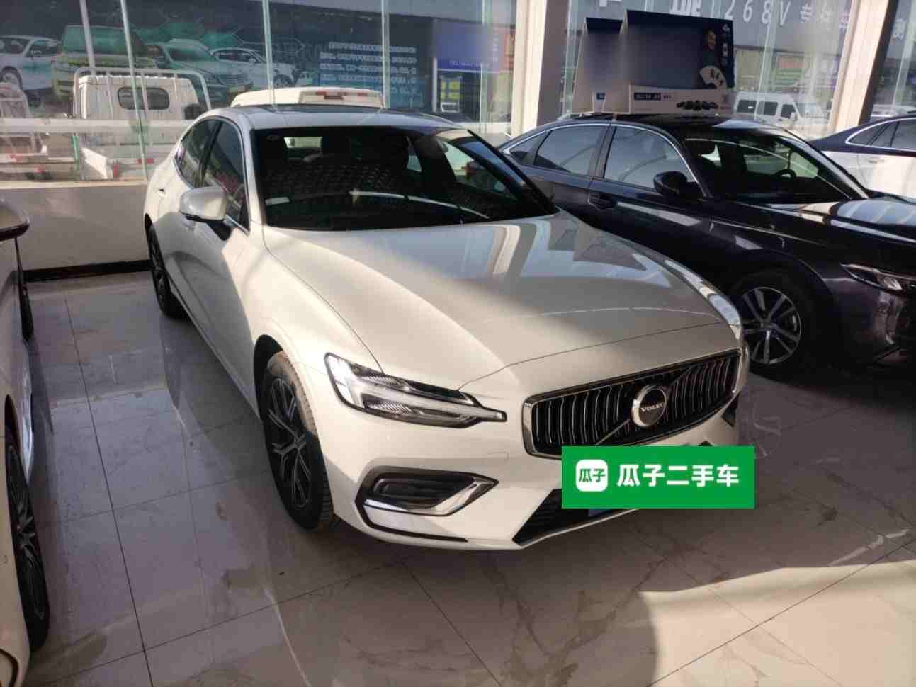 车辆右前45度视角展示