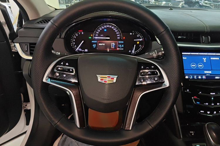 凯迪拉克XTS 2018款 28T 技术型中控内饰13