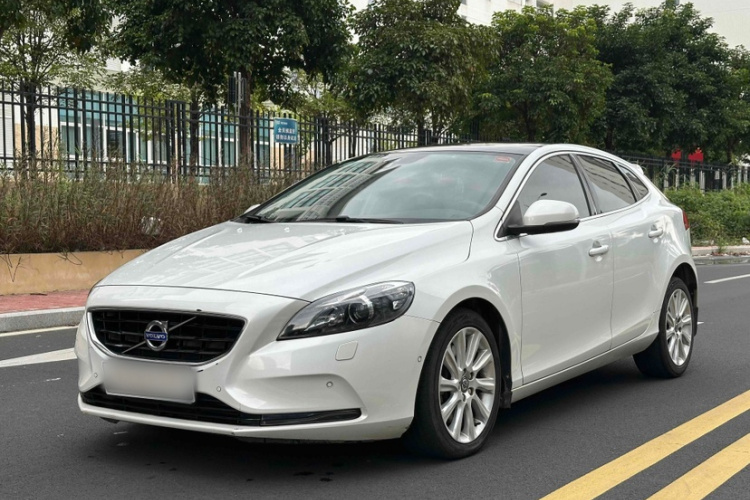 沃尔沃V40 2016款 T4 智雅版车身外观1