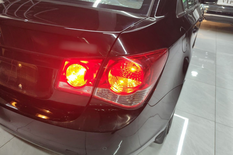 雪佛兰 科鲁兹 2014款 1.6L SL百万纪念版 MT车身外观6006