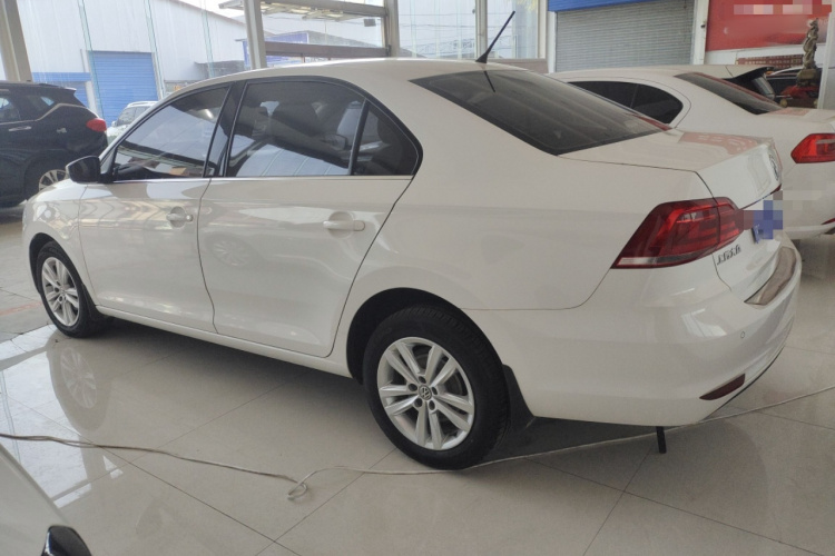 大众 桑塔纳 2016款 1.6L 手动舒适版车身外观4