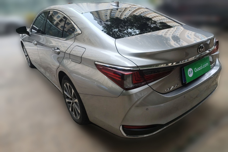 雷克萨斯ES 2022款 200 卓越版车身外观5