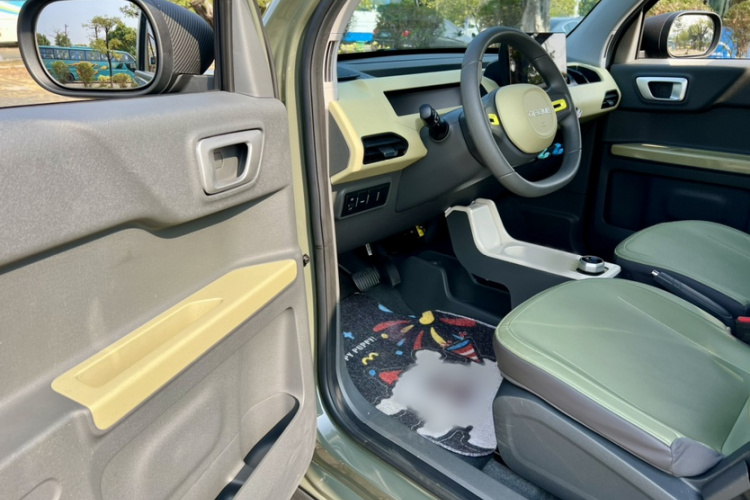 吉利银河 2024款 200km 熊猫骑士中控内饰7006