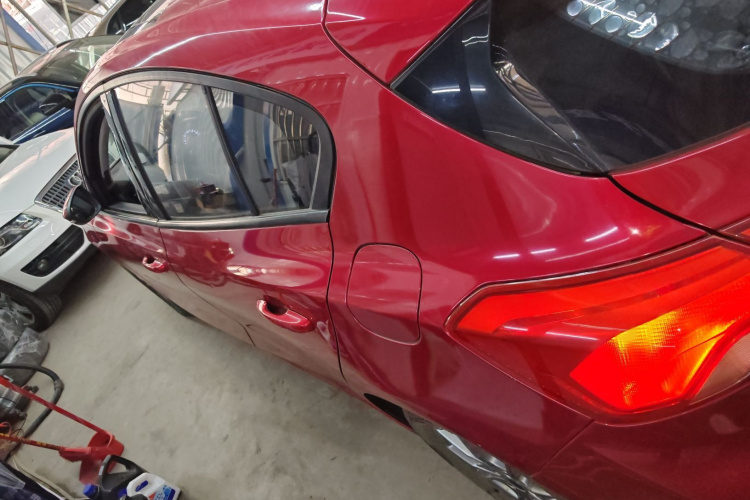 福特 福克斯 2020款 两厢 EcoBoost 180 自动锋潮型车身外观6003