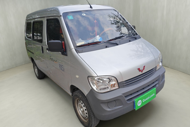 五菱汽车 五菱之光 2015款 1.2L 标准型LSI车身外观3