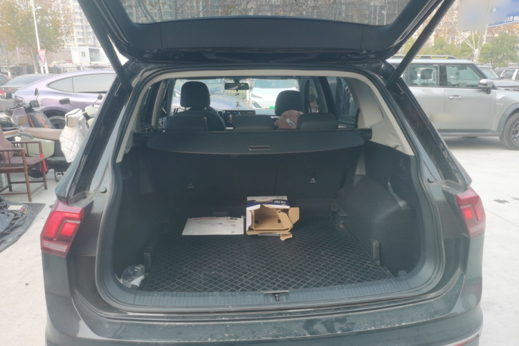 大众 途观L 2024款 330TSI 自动两驱智享版机舱底盘23