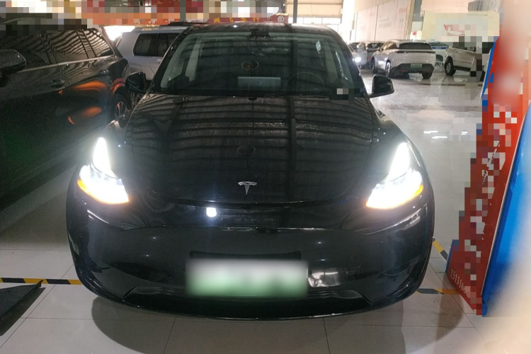 特斯拉 Model Y 2022款 改款 后轮驱动版车身外观2