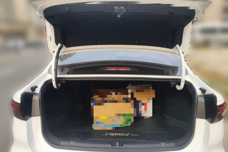 吉利汽车 帝豪 2023款 第4代冠军版 1.5L CVT尊贵型中控内饰23