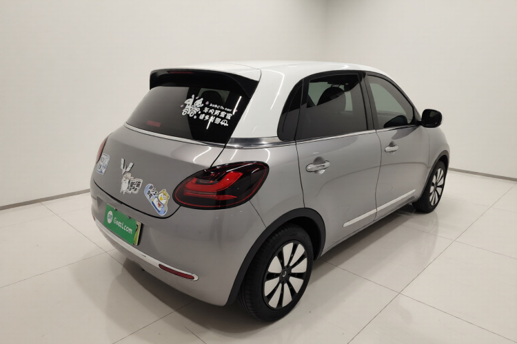 五菱汽车 五菱缤果 2023款 333km 灵犀互联款车身外观7