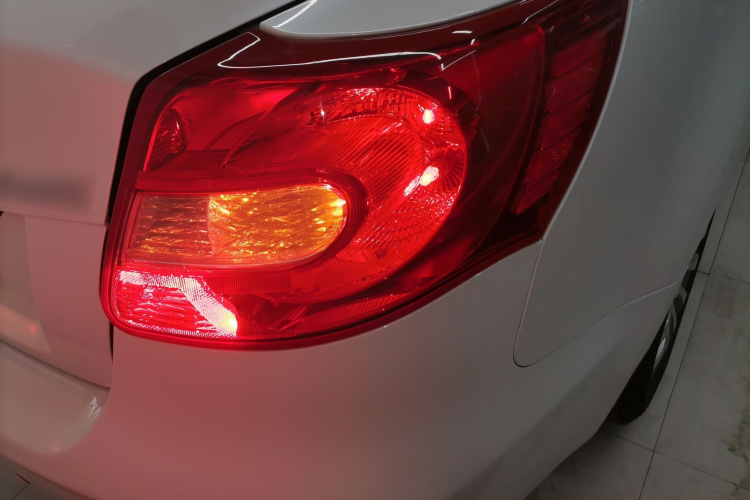 铃木 凯泽西 2011款 2.4L 两驱CVT标准版车身外观6006