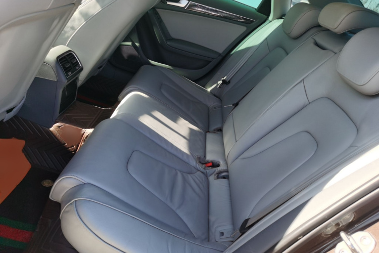 奥迪A4L 2015款 35 TFSI 自动舒适型中控内饰7004