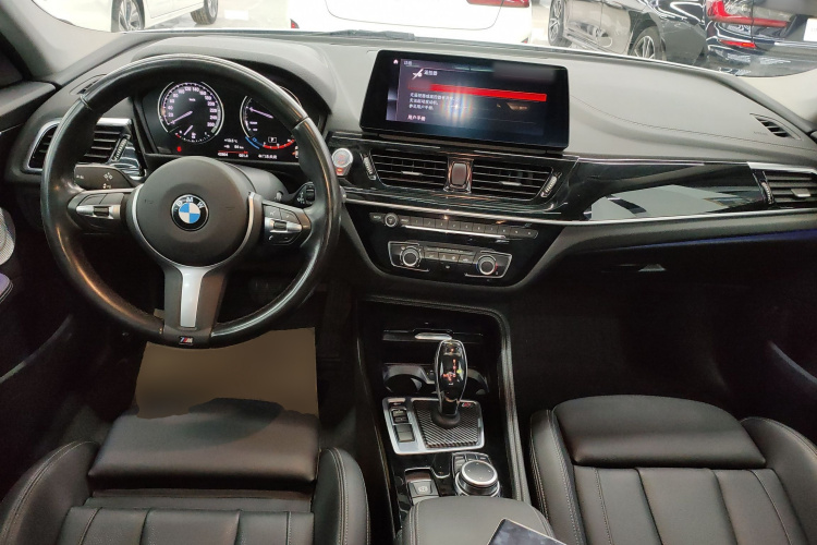 宝马1系 2022款 125i M运动曜夜版中控内饰12