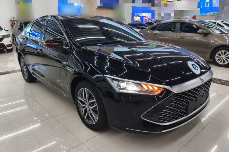 比亚迪 秦PLUS 2023款 冠军版 DM-i 55KM超越型车身外观3