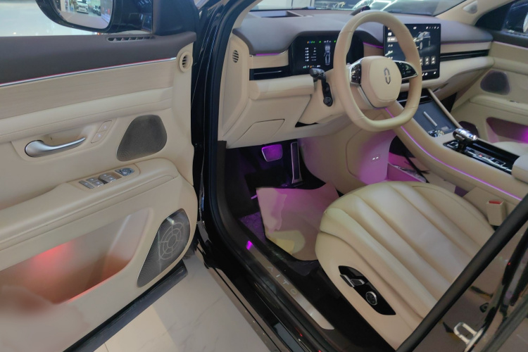 鸿蒙智行 问界M7 2024款 1.5T 智驾四驱Ultra版 5座中控内饰7001