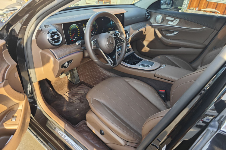 奔驰E级 2023款 改款 E 300 L 豪华型中控内饰7003