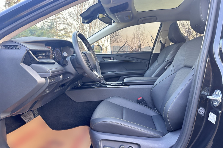 丰田 凯美瑞 2024款  双擎 2.0HG 尊贵版中控内饰7001