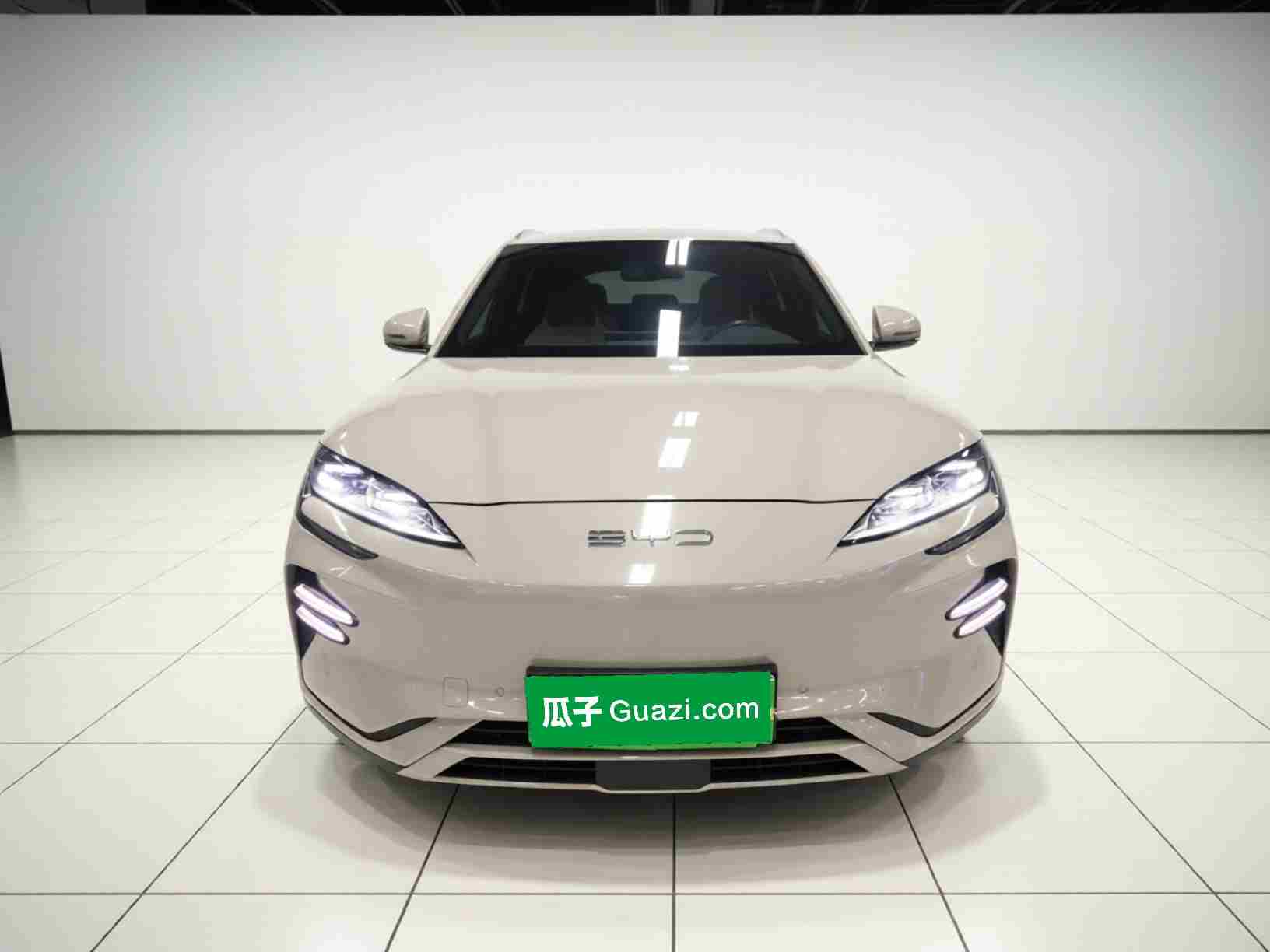 太原二手比亚迪宋PLUS新能源2023款，开两年还能卖多少钱？