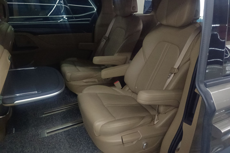 别克GL8 2021款 ES陆尊 653T 尊享型中控内饰7004