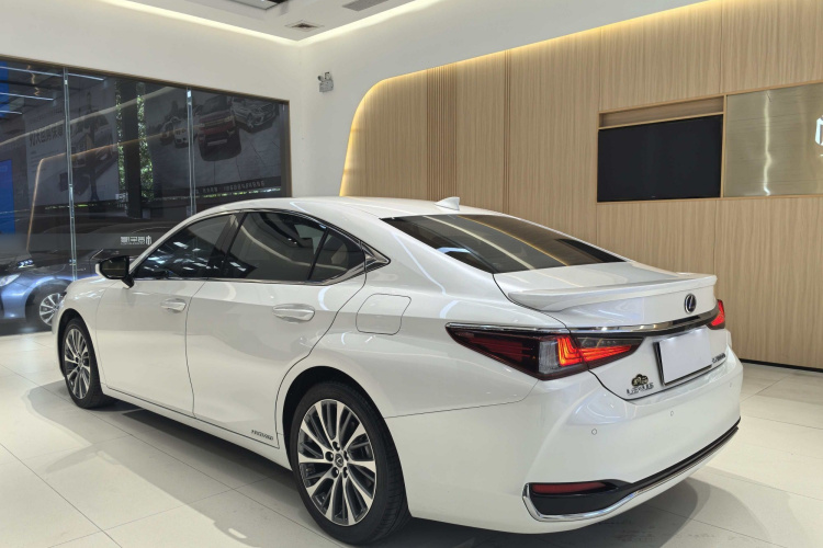 雷克萨斯ES 2020款 300h 臻享版车身外观6004