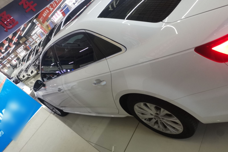 奥迪A4L 2019款 40 TFSI 进取型 国VI车身外观4