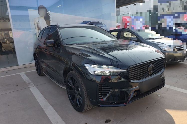 沃尔沃XC60新能源 2025款 插电式混动 长续航四驱智远极夜黑版车身外观3