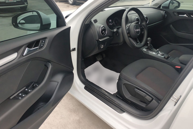 奥迪A3 2019款 Limousine 35 TFSI 进取型 国V中控内饰7003