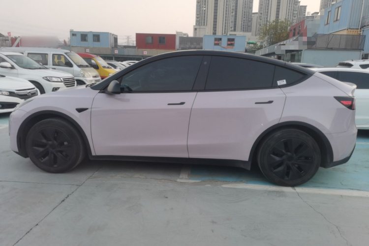 特斯拉 Model Y 2023款 后轮驱动版车身外观4