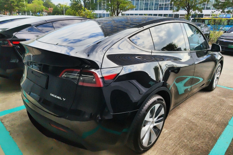 特斯拉 Model Y 2022款 改款 长续航全轮驱动版车身外观6005