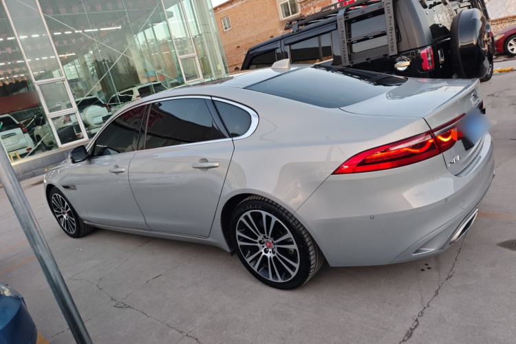 捷豹XFL 2024款 2.0T P250 两驱尊享豪华版车身外观4