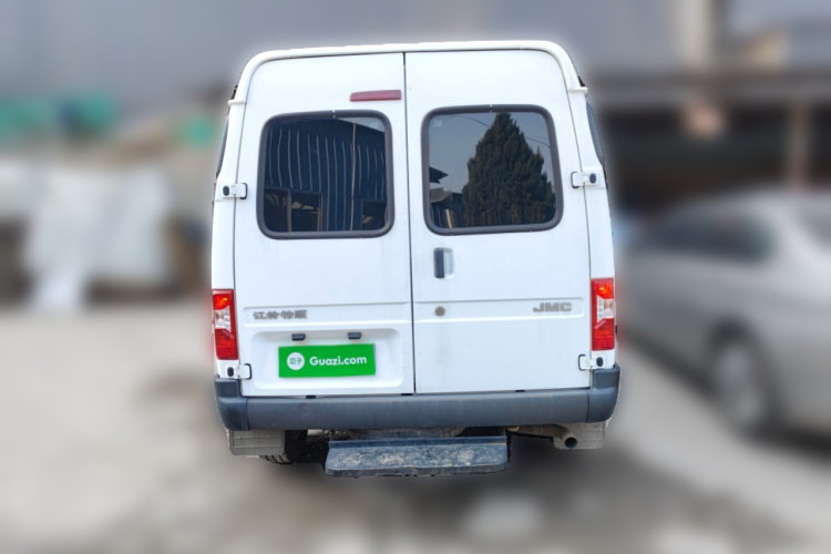 江铃 特顺 2021款 2.8T空间王金牛款短轴中高顶6座柴油国VI JX493车身外观6