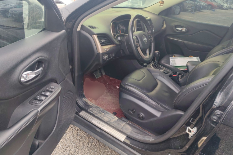 Jeep 自由光 2016款 2.4L 优越版中控内饰20