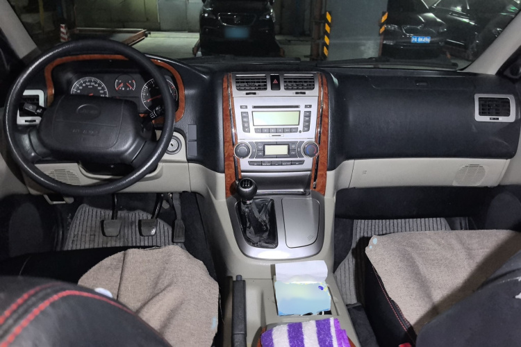 金杯 阁瑞斯 2015款 2.0L经典版 标准型长轴7/9座中控内饰7002