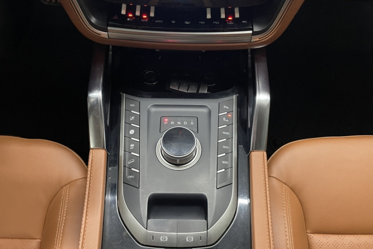 众泰T700 2017款 2.0T 自动旗舰型中控内饰7004