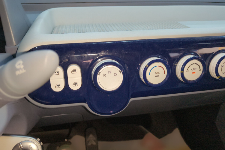 奔腾小马 2024款 170km 活力马局部细节18