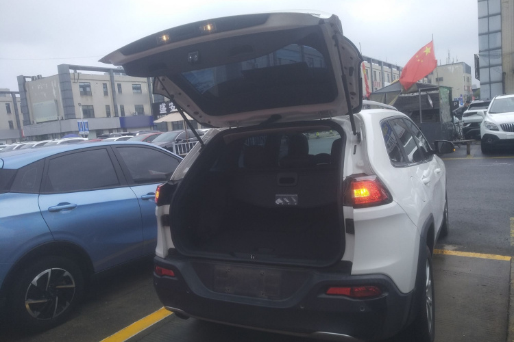 Jeep 自由光 2017款 2.0L 优越版局部细节23