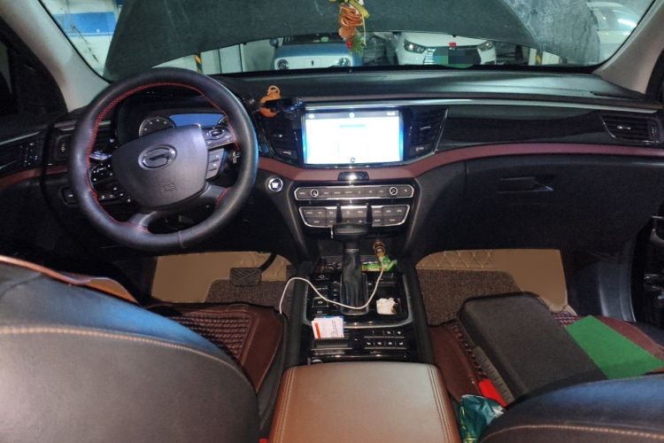 广汽传祺 传祺GS8 2017款 320T 两驱豪华智联版（七座）中控内饰7002