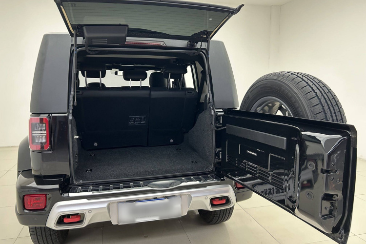 北京BJ40 2020款 2.0T 自动四驱城市猎人版侠客型中控内饰7008