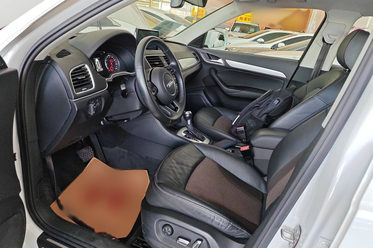 奥迪Q3 2018款 30周年年型 30 TFSI 时尚型局部细节19