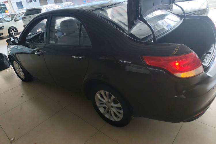 吉利汽车 远景 2015款 1.3T 手动尊贵型车身外观4