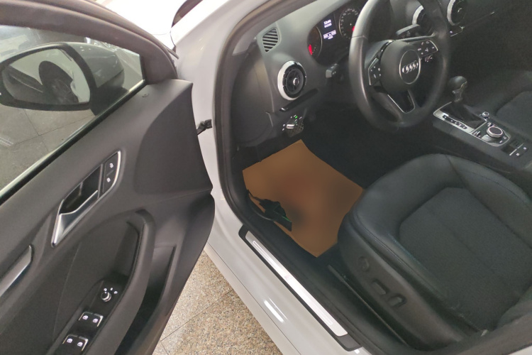 奥迪A3 2018款 30周年年型 Limousine 35 TFSI 时尚型中控内饰20